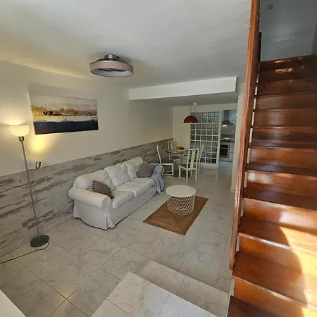 Stylish And Comfortable Duplex Near Swimming Pool Holiday home *